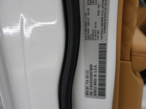 Used 2025 Jeep Grand Cherokee L Summit AWD/4WD image 96