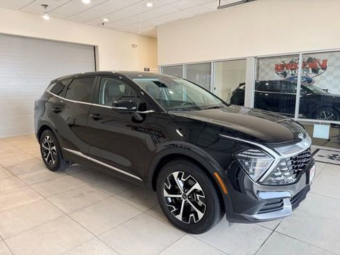 Used 2025 Kia Sportage EX image 3