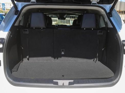 Used 2024 Toyota Highlander XLE FWD image 28