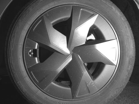 Used 2025 Toyota Prius LE FWD image 27