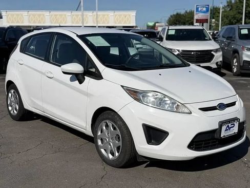 Used 2012 Ford Fiesta SE FWD image 3