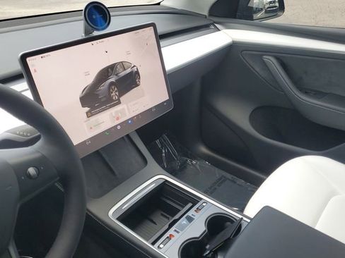 Used 2024 Tesla Model Y Long Range AWD/4WD image 22