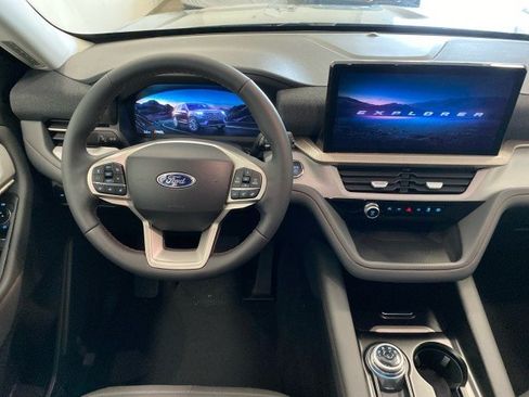 New 2025 Ford Explorer Active image 14