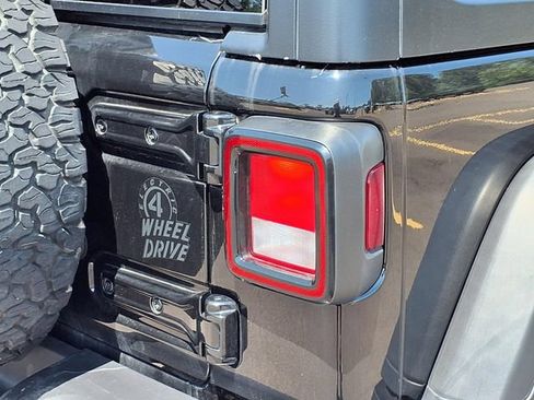 Used 2024 Jeep Wrangler Unlimited AWD/4WD image 22