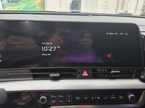 Used 2023 Kia Sportage EX image 18