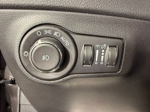 Used 2021 Jeep Compass Limited AWD/4WD image 32