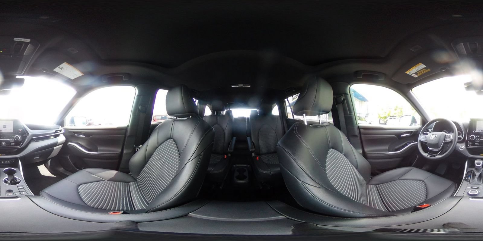 Used 2025 Toyota Highlander XSE AWD/4WD image 44