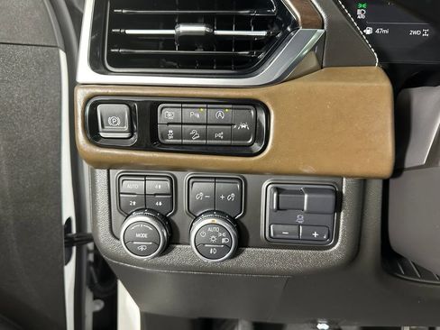 Used 2025 GMC Yukon Denali Ultimate AWD/4WD image 15