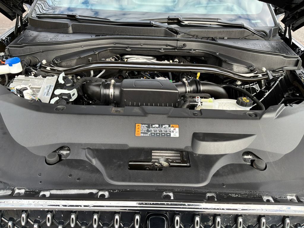 Certified 2025 Lincoln Aviator Reserve w/ Illumination Package RWD image 28