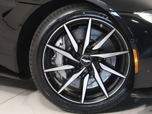 Used 2019 Aston Martin V8 Vantage Coupe image 13