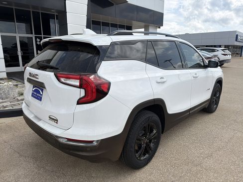 Used 2024 GMC Terrain AT4 image 3