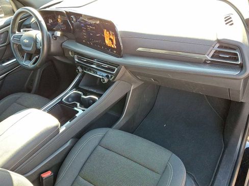 Used 2025 Chevrolet Traverse LT image 33
