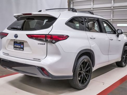 Used 2020 Toyota Highlander Limited FWD image 6