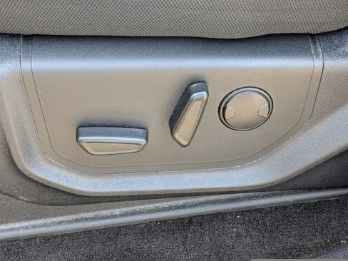 Used 2019 Ford F150 XLT w/ Equipment Group 302A Luxury AWD/4WD image 19