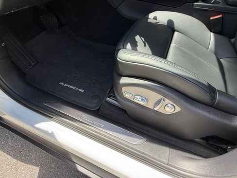 Certified 2026 Porsche Macan Turbo AWD/4WD image 25