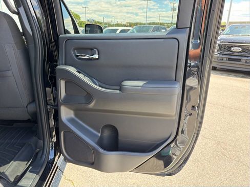 Used 2023 Nissan Frontier SV w/ Midnight Edition Package AWD/4WD image 17