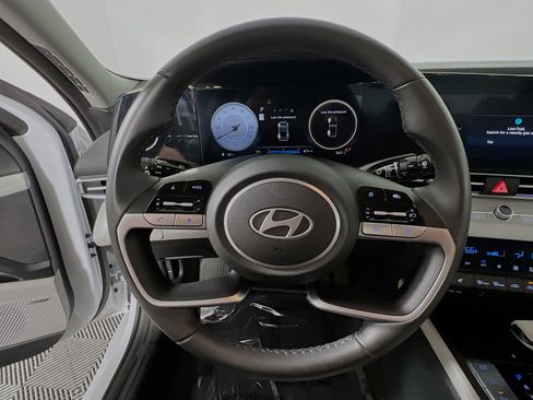 Used 2024 Hyundai Elantra Limited image 18