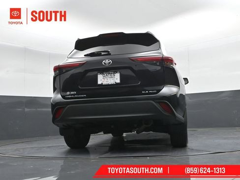 Used 2024 Toyota Highlander XLE image 33