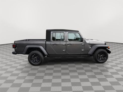 Used 2024 Jeep Gladiator Sport AWD/4WD image 4
