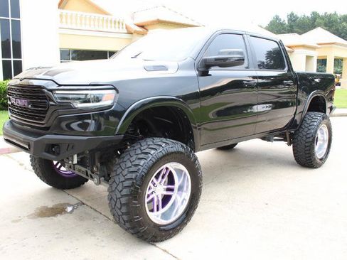 Used 2019 RAM 1500 Laramie w/ Sport Appearance Package AWD/4WD image 7