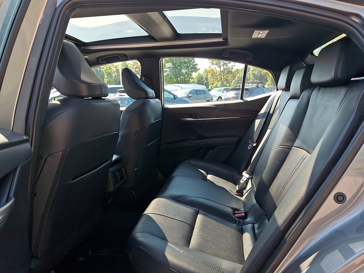 Used 2025 Toyota Camry XSE FWD image 10