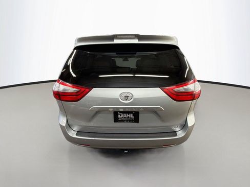 Used 2020 Toyota Sienna XLE AWD/4WD image 11
