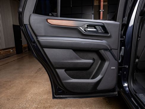 Used 2025 GMC Yukon Denali AWD/4WD image 33