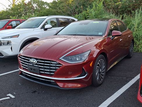 Used 2023 Hyundai Sonata Limited w/ Cargo Package FWD image 3