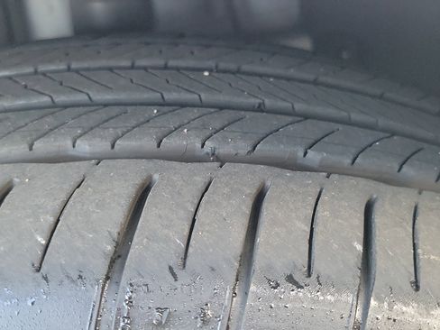 Certified 2024 Genesis GV70 2.5T w/ Advanced Package image 27