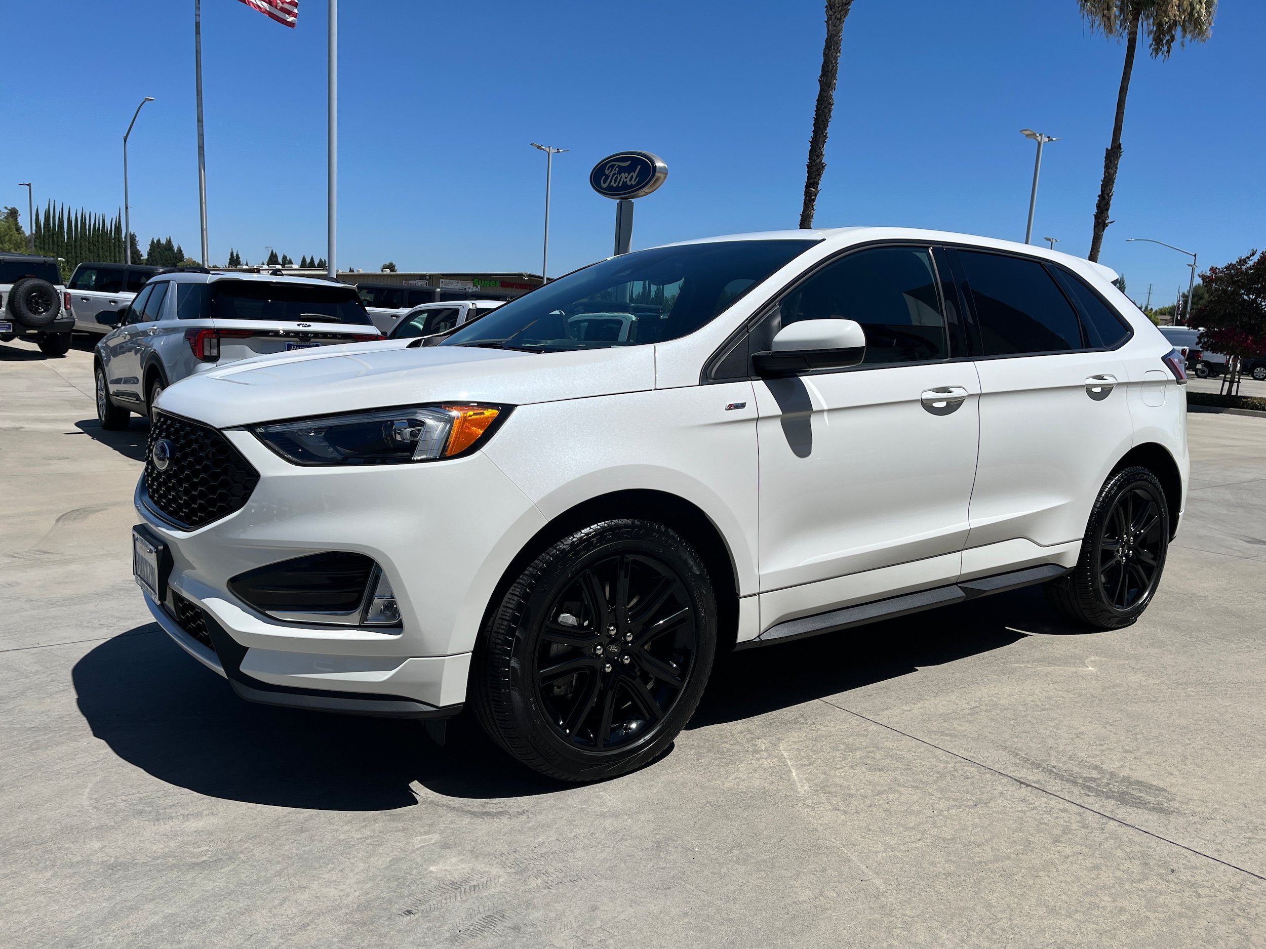 Certified 2023 Ford Edge ST-Line AWD/4WD image 2