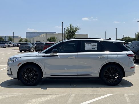 New 2025 Lincoln Corsair Grand Touring w/ Jet Appearance Package image 4