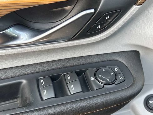 Used 2020 GMC Terrain SLE w/ Driver Convenience Package FWD image 15