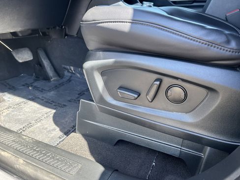 Used 2024 Ford Explorer XLT w/ Equipment Group 202A AWD/4WD image 10