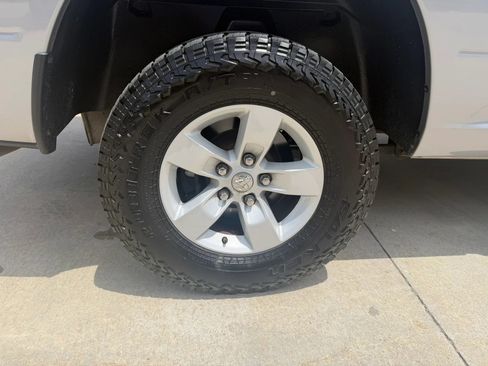 Used 2019 RAM 1500 Classic SLT AWD/4WD image 70