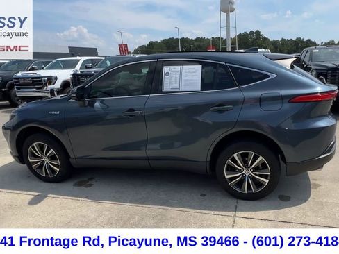 Used 2021 Toyota Venza LE image 6