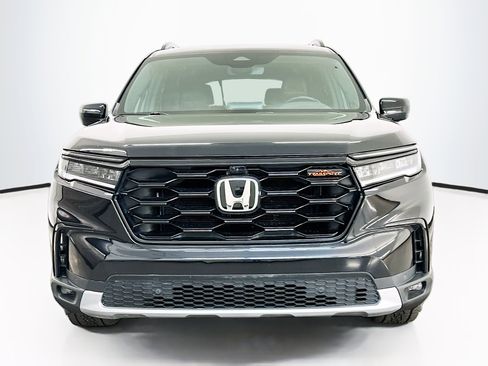 Used 2024 Honda Pilot TrailSport image 2