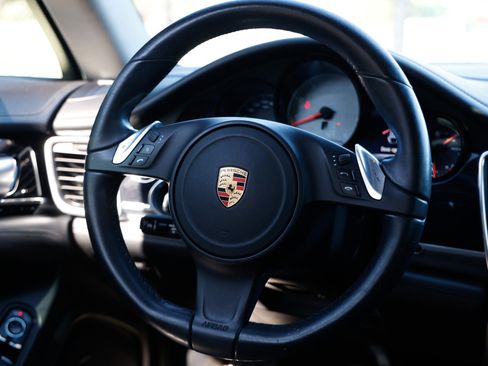 Used 2016 Porsche Panamera S image 32
