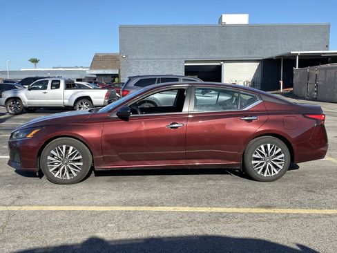 Certified 2025 Nissan Altima 2.5 SV FWD image 3