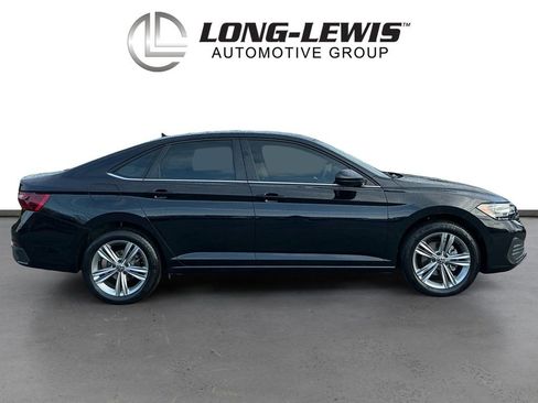 Used 2024 Volkswagen Jetta SE w/ Panoramic Sunroof Package image 8