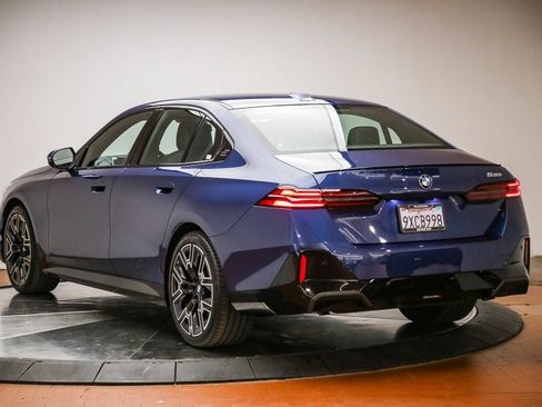 Used 2026 BMW 530i w/ M Sport Package RWD image 2