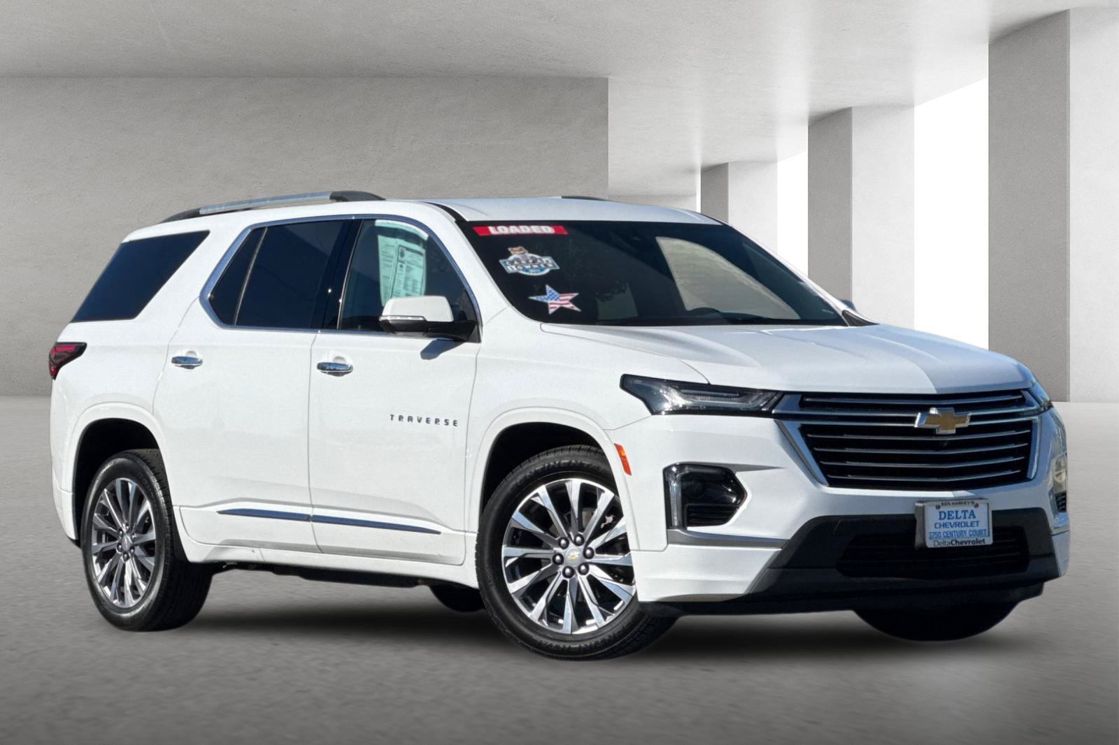 Used 2023 Chevrolet Traverse Premier FWD image 1