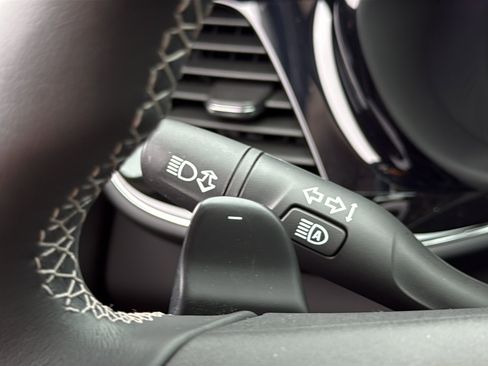 Used 2023 Buick Envision Avenir image 15