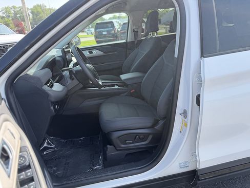 Used 2026 Ford Explorer Active AWD/4WD image 12