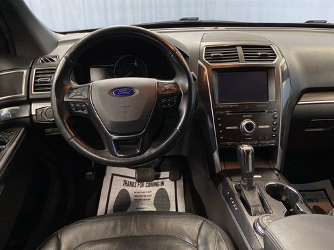 Used 2017 Ford Explorer Limited image 29