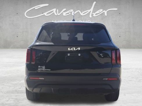 Used 2023 Kia Sorento LX image 6