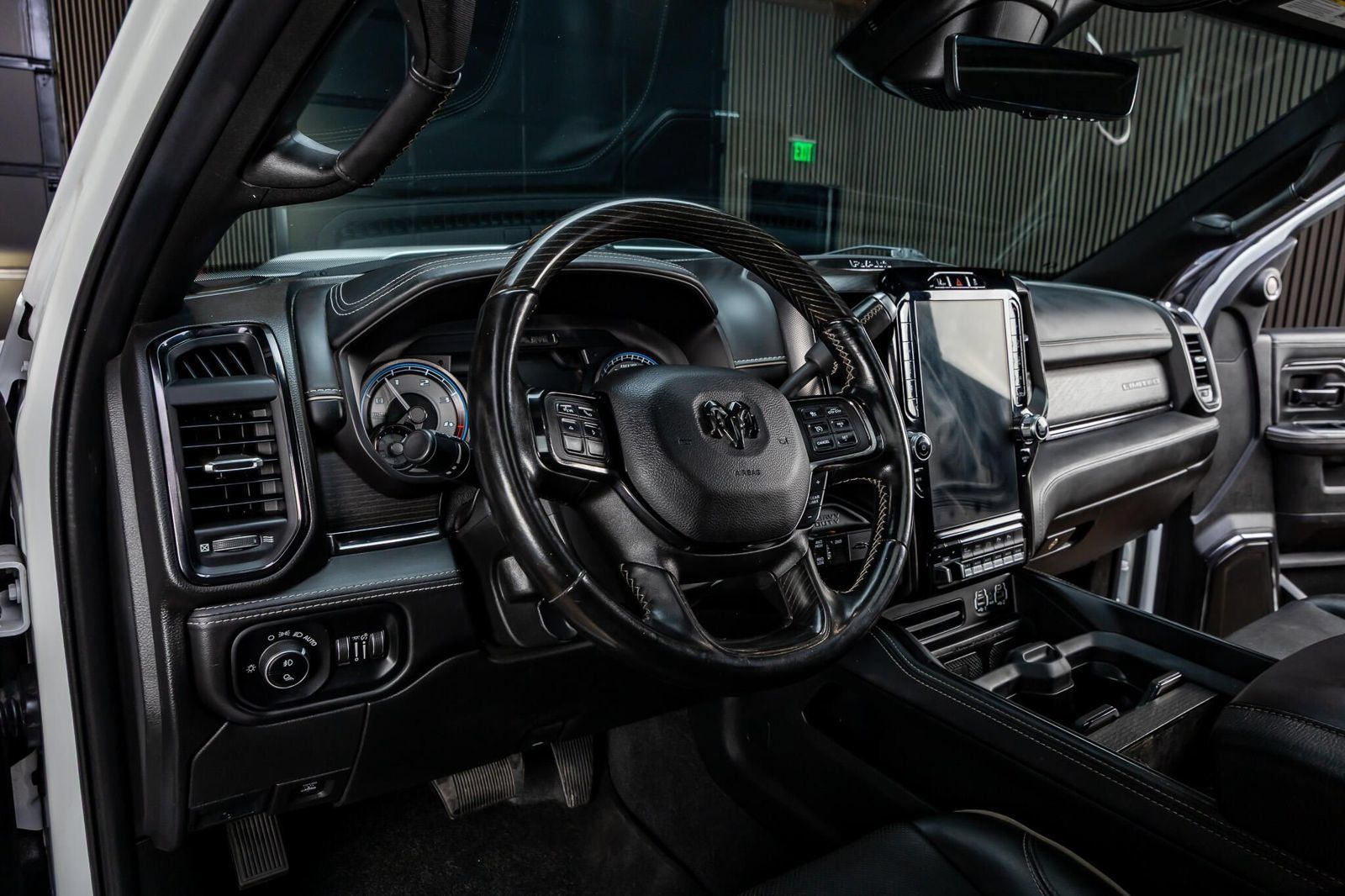 Used 2022 RAM 3500 Limited AWD/4WD image 15