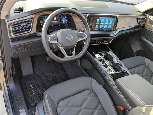New 2026 Volkswagen Atlas SE image 3