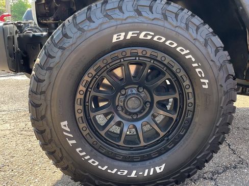 Used 2015 Jeep Wrangler Unlimited Rubicon AWD/4WD image 9