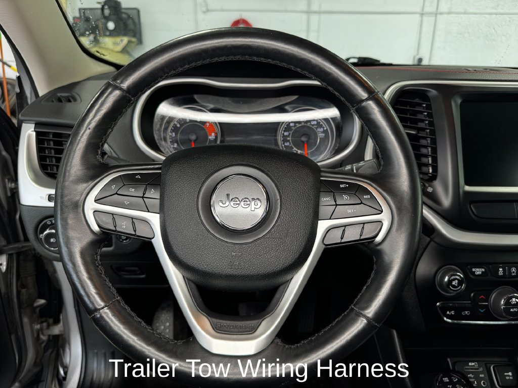 Used 2018 Jeep Cherokee Trailhawk w/ Comfort & Convenience Group AWD/4WD image 16