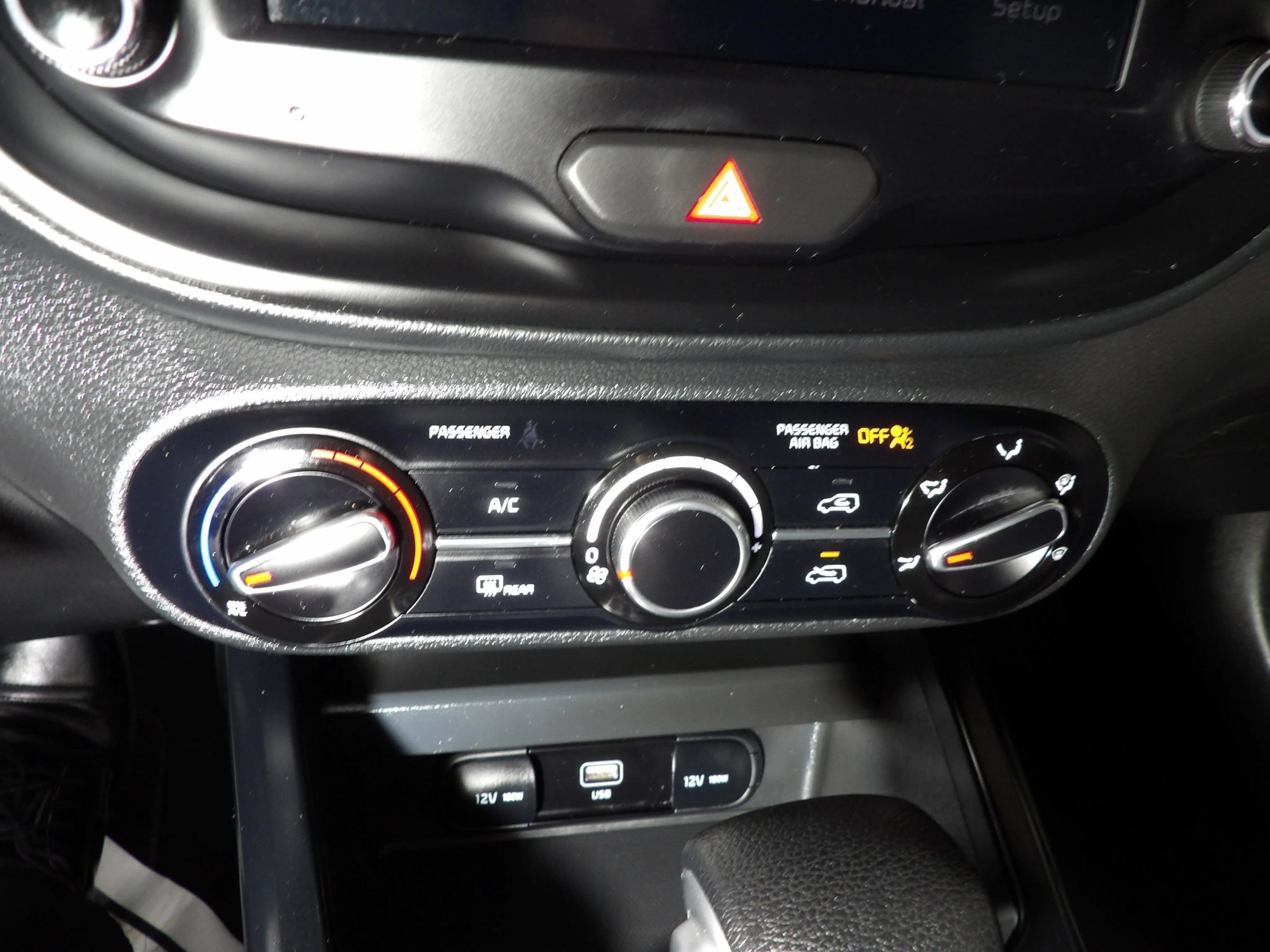 Used 2025 Kia Soul LX FWD image 13